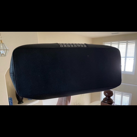 Michael Kors Black Tote w/Tech Insert - Picture 3 of 4
